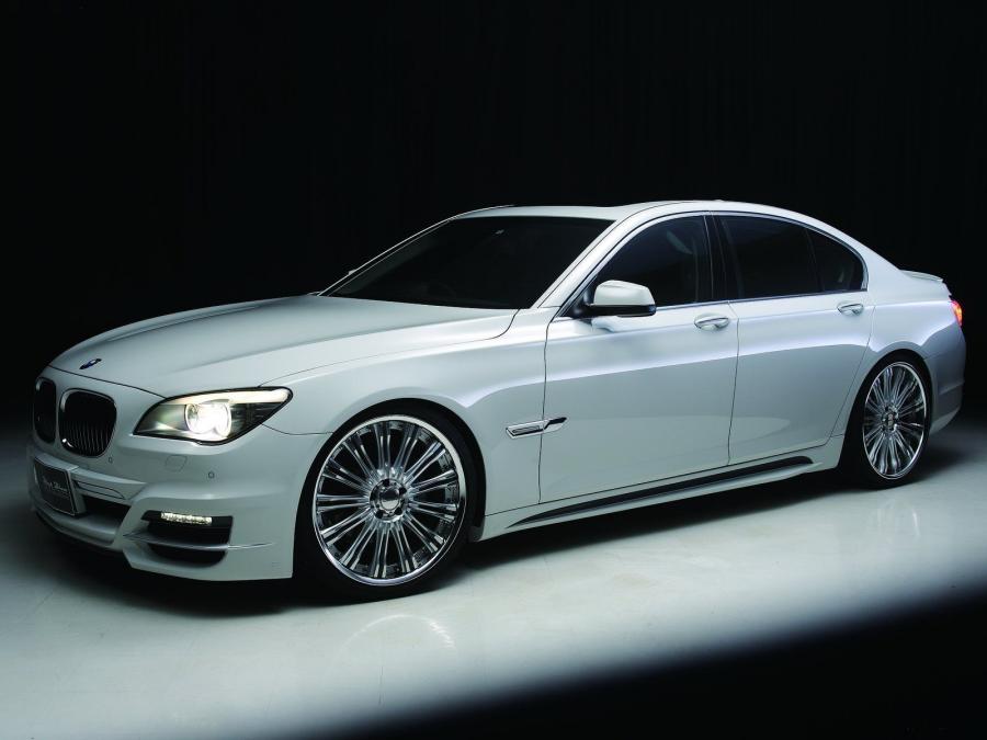  BMW 740i Black Bison Edition by Wald 2010 года  (фото 1 из 6)